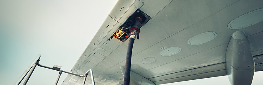 Aircraft refuelling hoses
